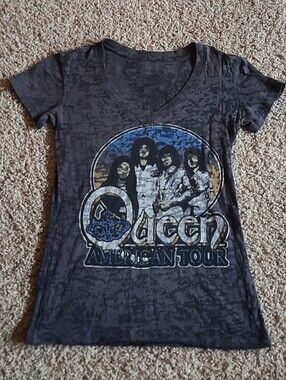 Queen Tee In Good Condition